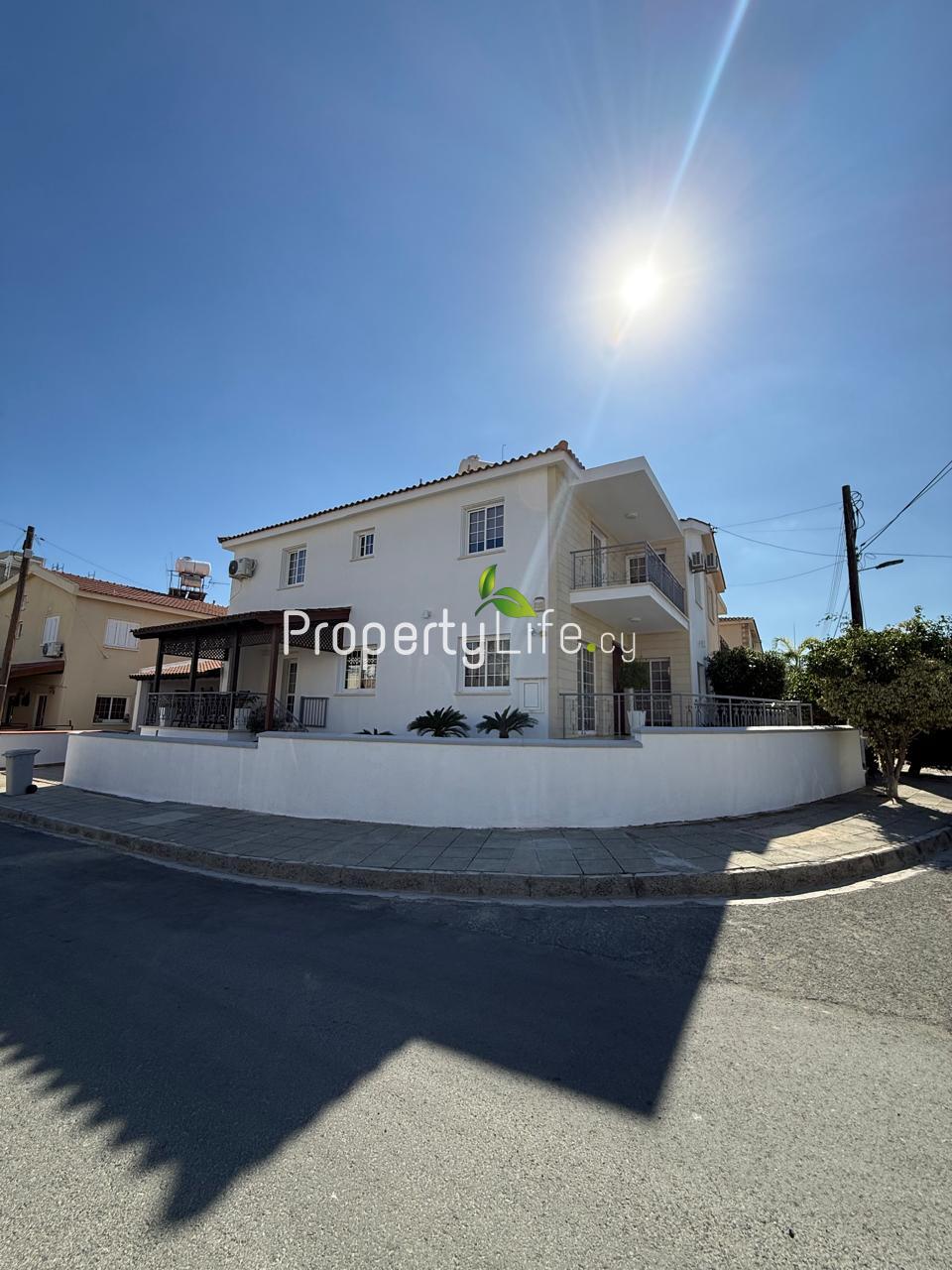 AGIOS FANOURIOS ARADIPPOU DETACHED CORNER HOUSE FOR SALE